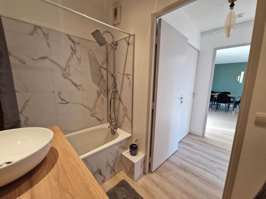 Appartement Cosy Oloron, Aux Pieds Des Pyrenees Et De L'Atlantique! エクステリア 写真