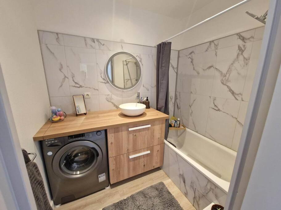 Appartement Cosy Oloron, Aux Pieds Des Pyrenees Et De L'Atlantique! エクステリア 写真